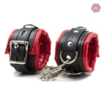 Menottes en cuir pour pratiques BDSM