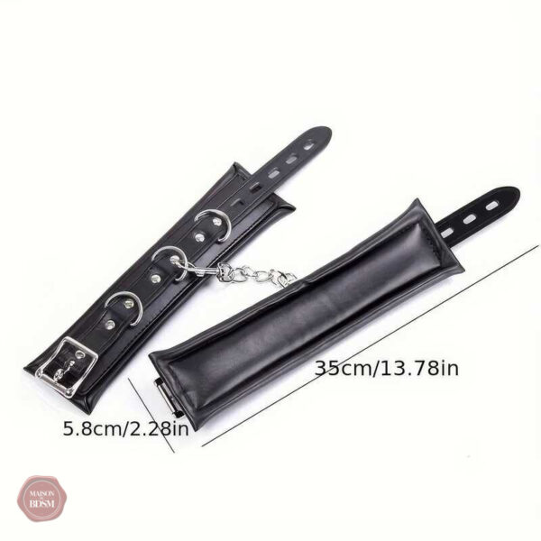 Menottes BDSM en cuir, accessoire de domination avec cadenas