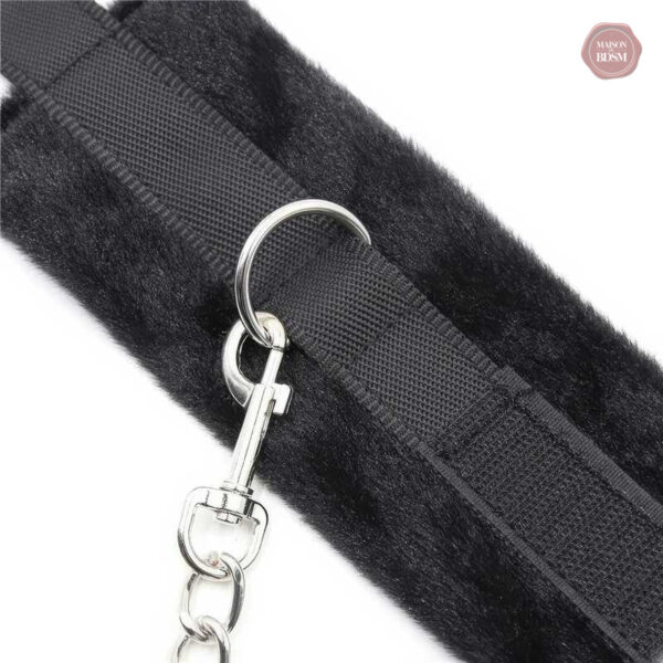 Menottes douces pour des jeux de bondage sécurisés