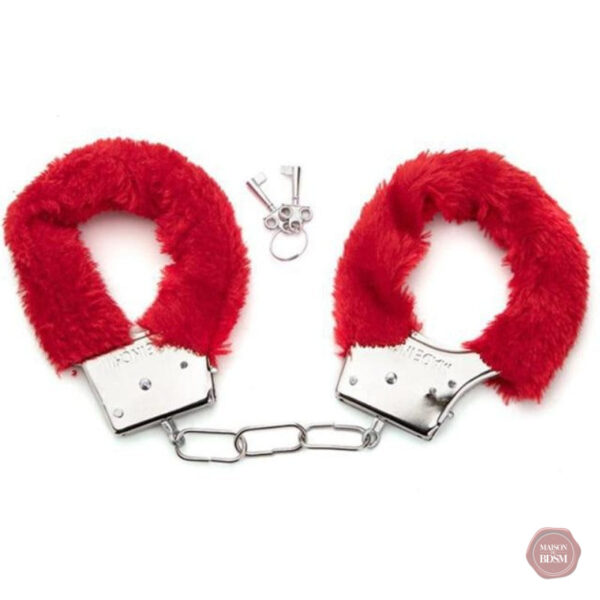 Accessoire BDSM : menottes avec rembourrage en fourrure