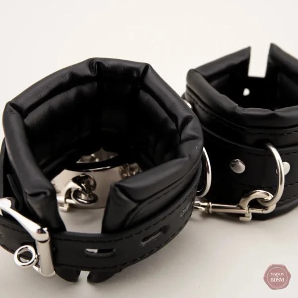 Accessoire CBT avec chaîne et anneau