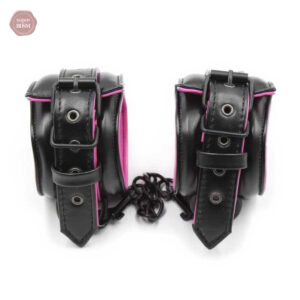 Menottes rembourrées en cuir noir et rose pour jeux intimes