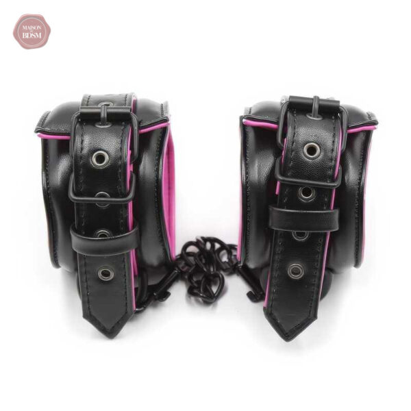 Menottes rembourrées en cuir noir et rose pour jeux intimes