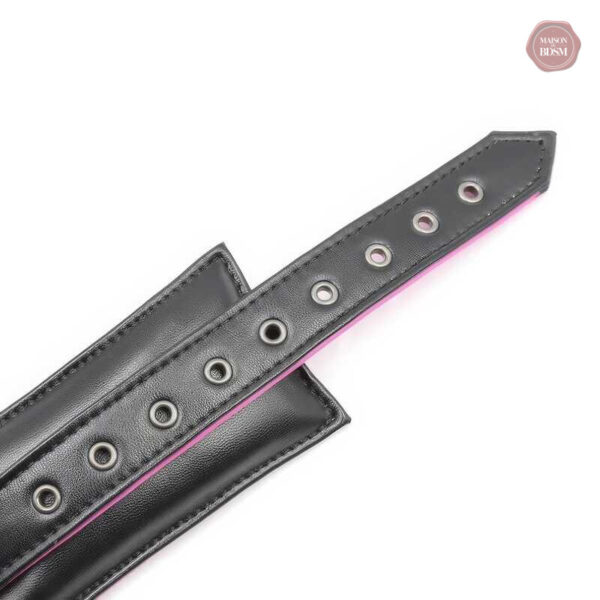 Menottes de cheville noires et roses, idéales pour le bondage