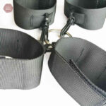 Menottes de contrainte ajustables pour jeux sensuels