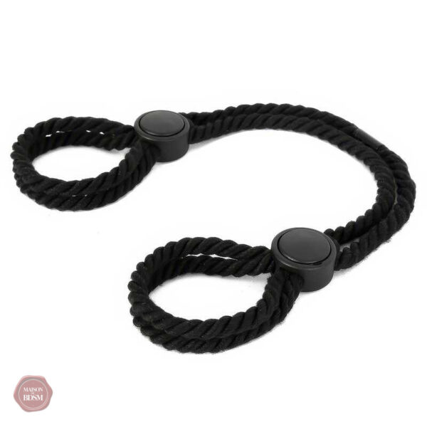 Accessoire BDSM : menottes en corde résistante