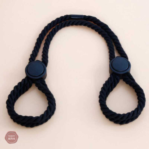 Menottes en corde pour explorations sensuelles