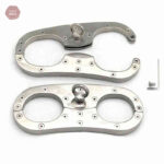 Accessoire BDSM : menottes en acier inoxydable