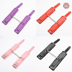 Menottes girly en peluche douce et colorée pour BDSM