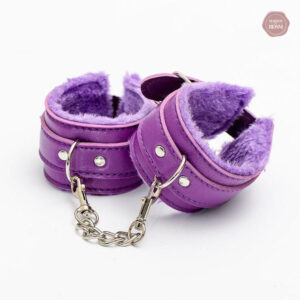 Accessoire BDSM : menottes douces et girly