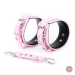 Menottes en cuir pour jeux de domination