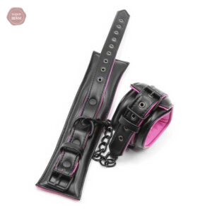 Accessoire BDSM : menottes poignets en cuir doux