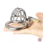 Mini cage de chasteté pour un jeu érotique sécurisé