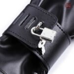Mitaines en cuir pour bondage et domination