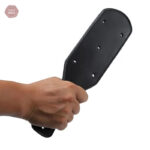 Accessoire de fessée en cuir pour des sensations fortes
