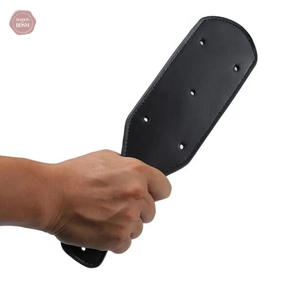 Accessoire de fessée en cuir pour des sensations fortes