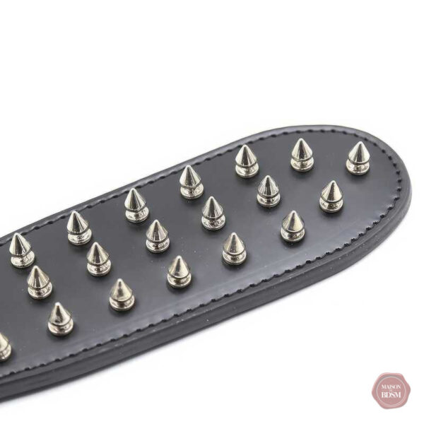 Paddle clouté, idéal pour le BDSM et les jeux de domination