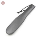 Accessoire de plaisir BDSM avec design clouté et élégant