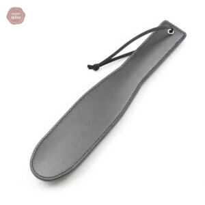 Accessoire de plaisir BDSM avec design clouté et élégant