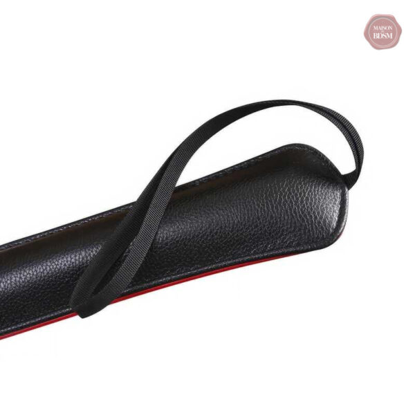 Paddle en simili cuir, idéal pour les partenaires audacieux