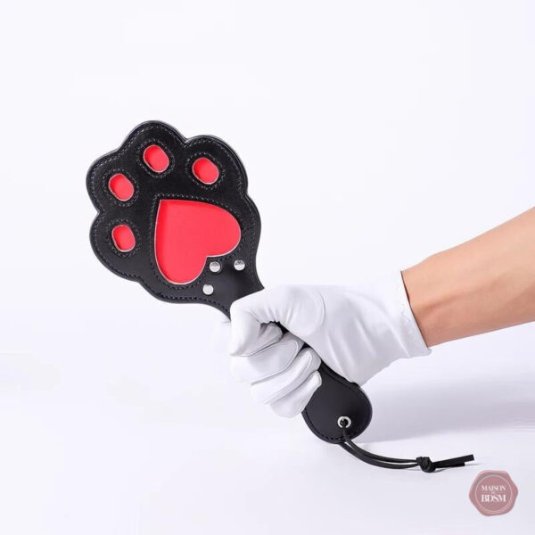 Accessoire de discipline en forme de patte de chat
