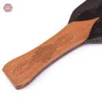 Accessoire de soumission au charme intemporel et authentique
