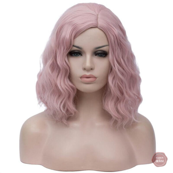 perruque-courte-bouclee-rose-de-3556-centimetres-1 Perruque courte bouclée rose de 35.56 cm, tendance et stylée