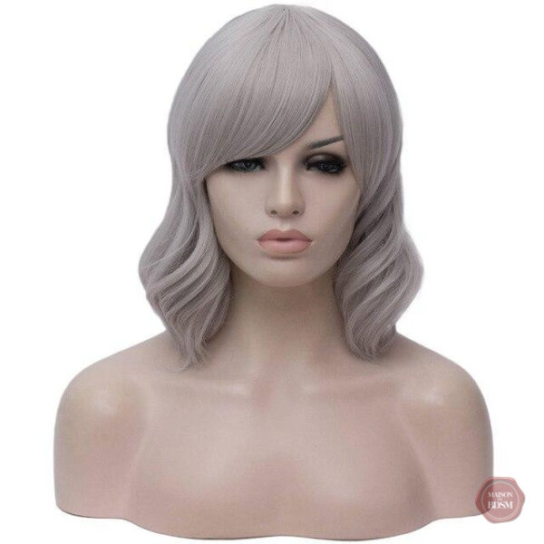 Frange stylée sur perruque courte de 14 cm