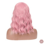 Coiffure ondulée moyenne, style décontracté et tendance