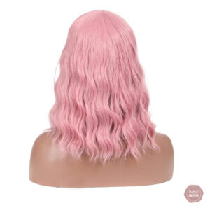 Coiffure ondulée moyenne, style décontracté et tendance