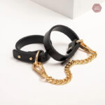 Menottes de luxe pour jeux BDSM, confort et design élégant