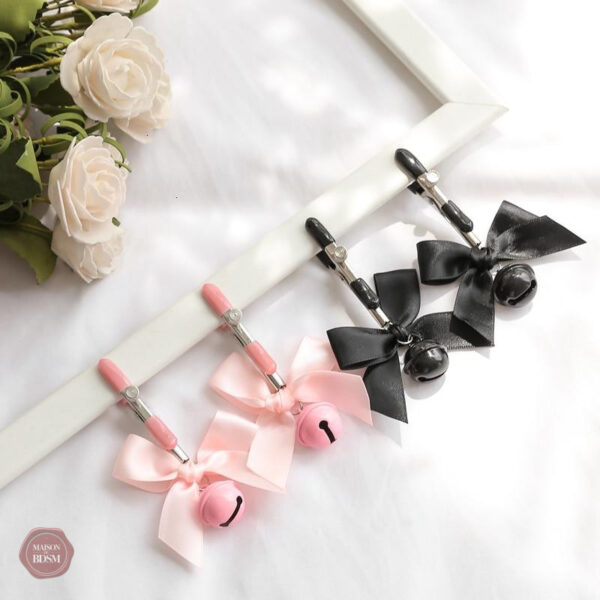 Accessoire de plaisir : pinces tétons en ruban