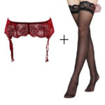 Porte-jarretelles floral en dentelle rouge avec bas noirs