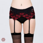 Porte-jarretelles rouge avec broderie florale raffinée