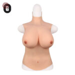 Gilet en silicone, accessoire essentiel pour travestis