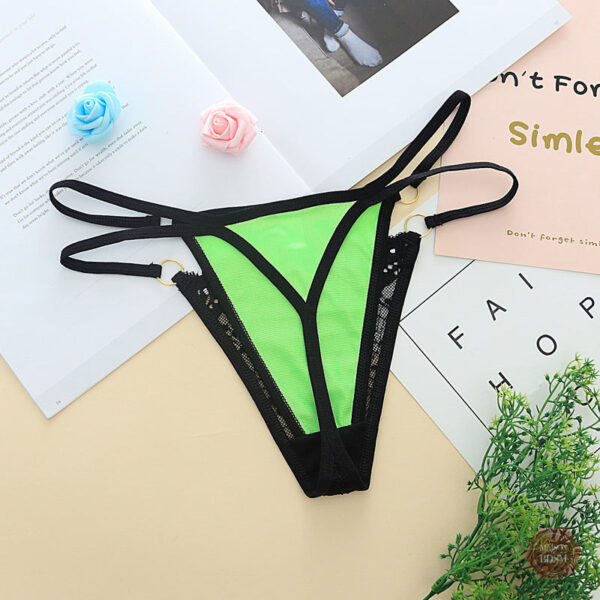 String échancré pour une touche de provocation