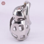 Très petite cage de chasteté pour testicules